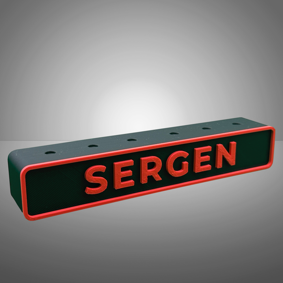 Dart-Wandhalterung personalisierbar & nachhaltig für 6 Darts - Praktisches Zubehör und ideales Geschenk, Außenfarbe: Schwarz, Schriftfarbe: Schwarz, 4 image